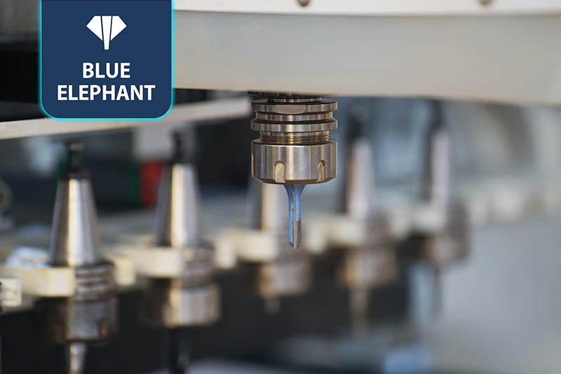 贴标钻切出产线