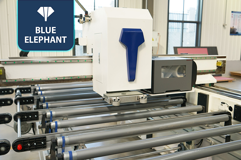 贴标钻切出产线