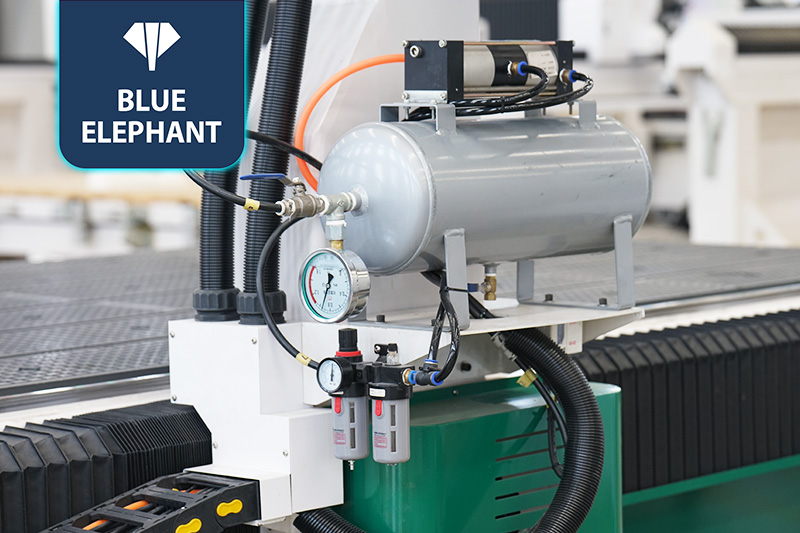 EW3动柱式五轴加工中间