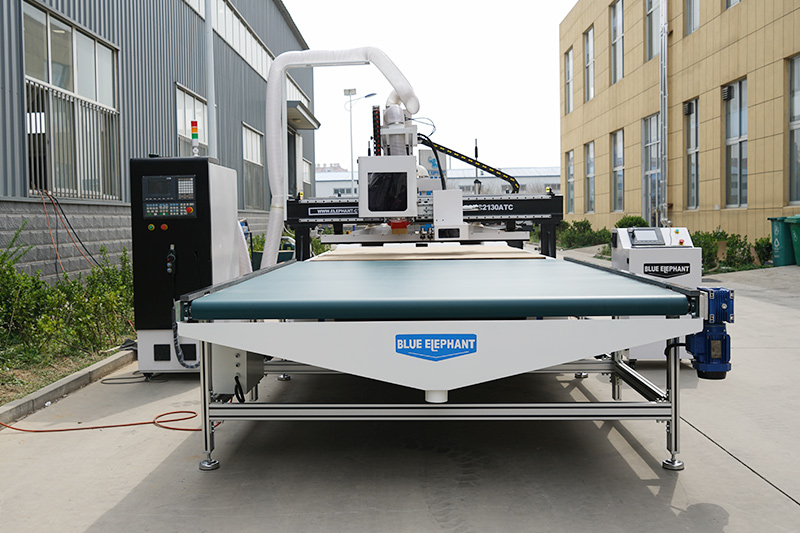 圆盘换刀加工中间