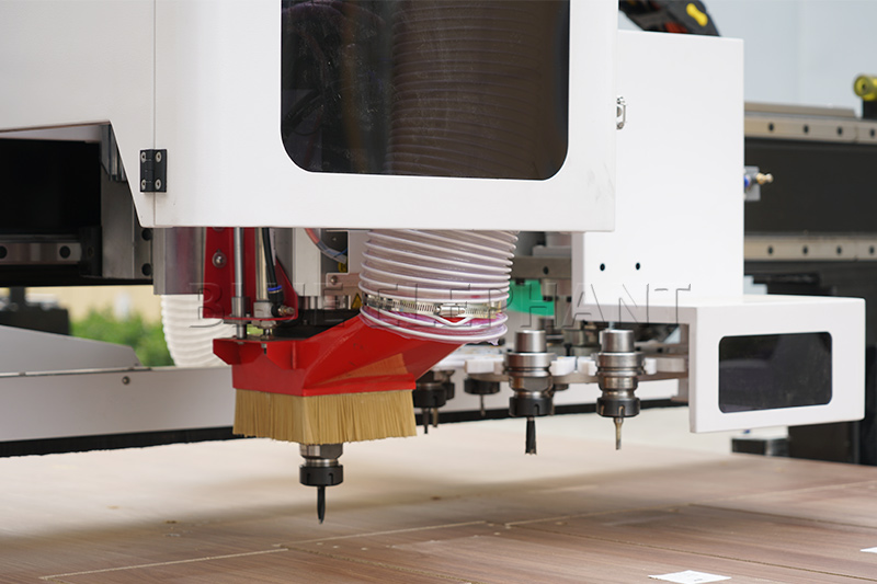 圆盘换刀加工中间