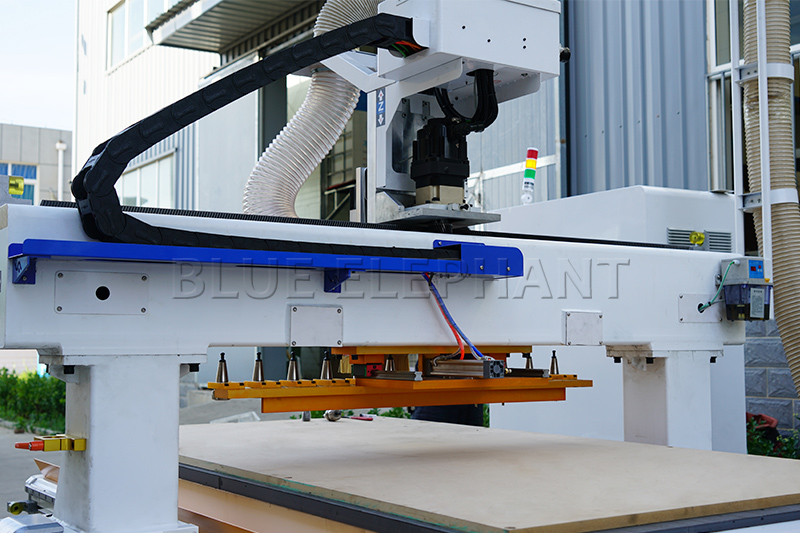 双工位直排加工中间