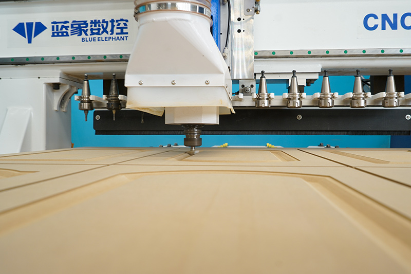 直排主动换刀数控开料机