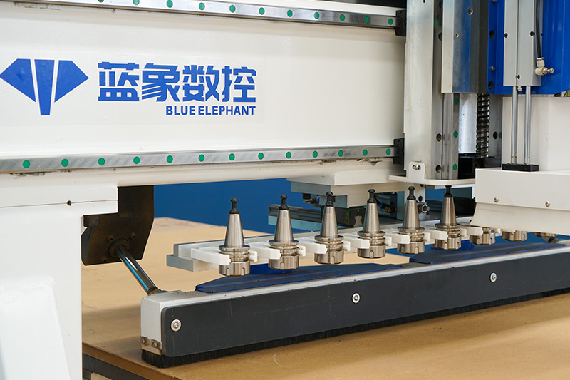 直排主动换刀数控开料机