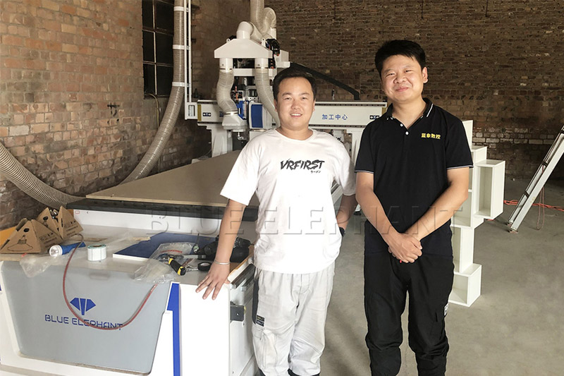 内蒙古包头XX家具厂订购板式家具出产线