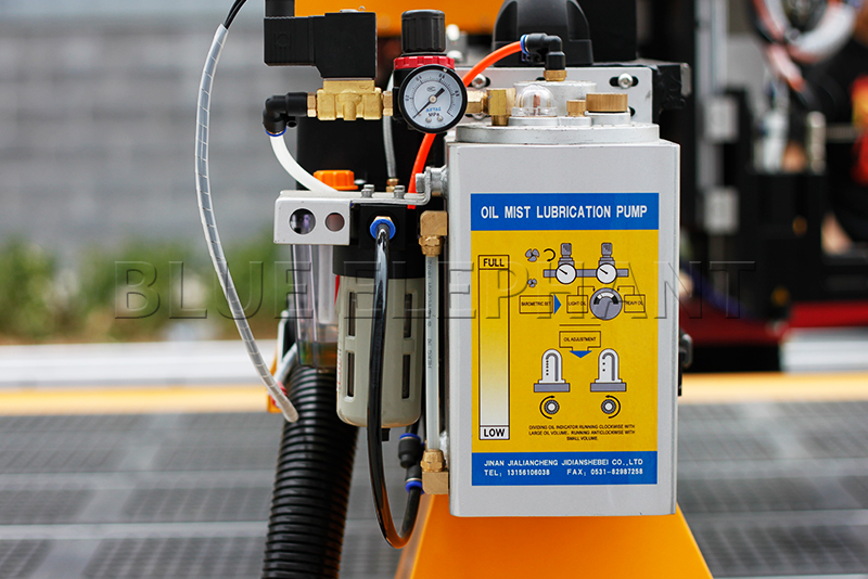 ATC主动换刀雕镂机