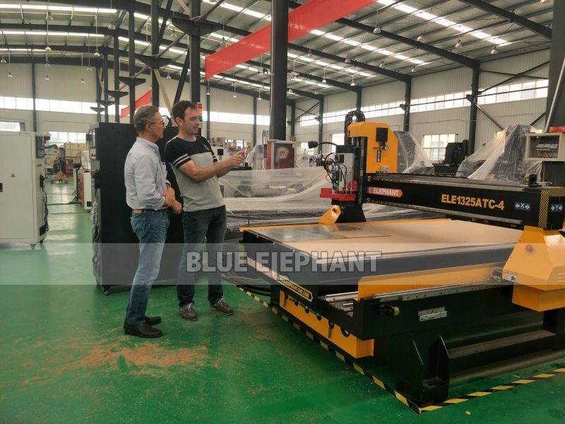 四轴数控雕镂机