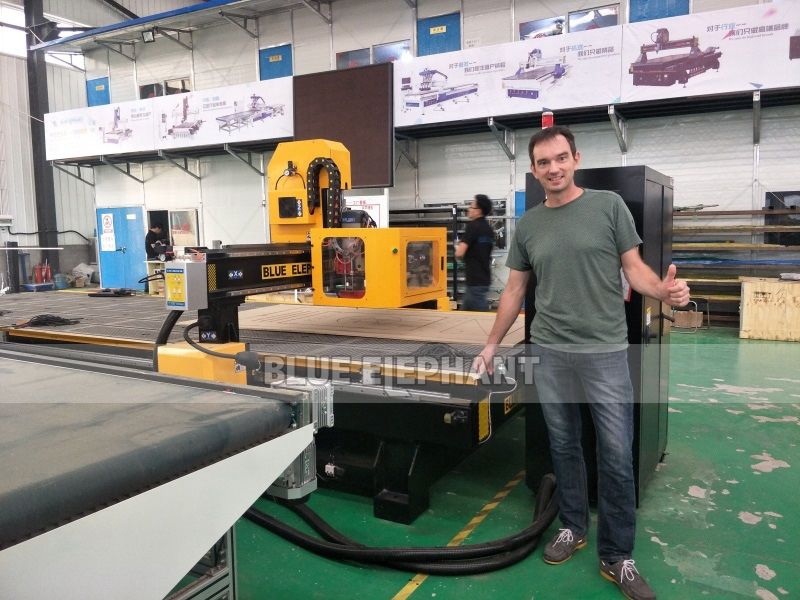 四轴数控雕镂机