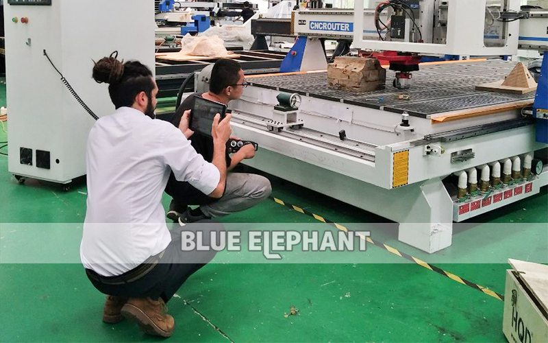 数控开料机客户考查