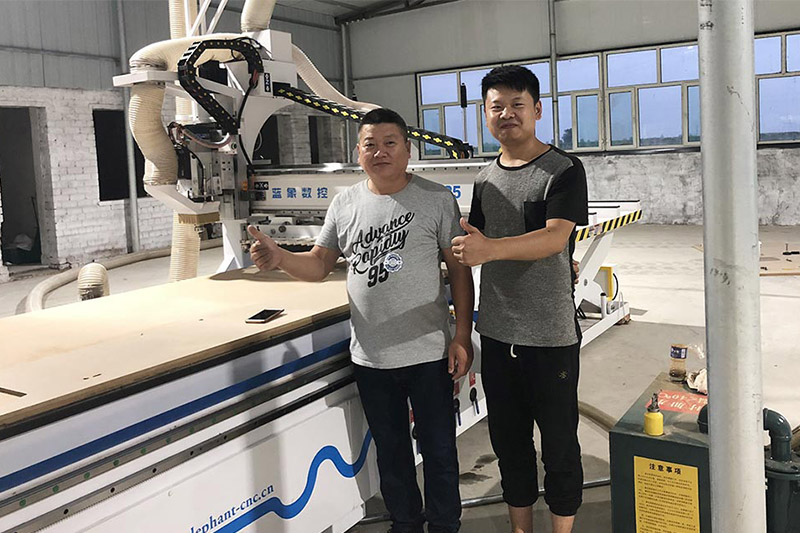 内蒙古XX家具厂客户订购定制家具出产线