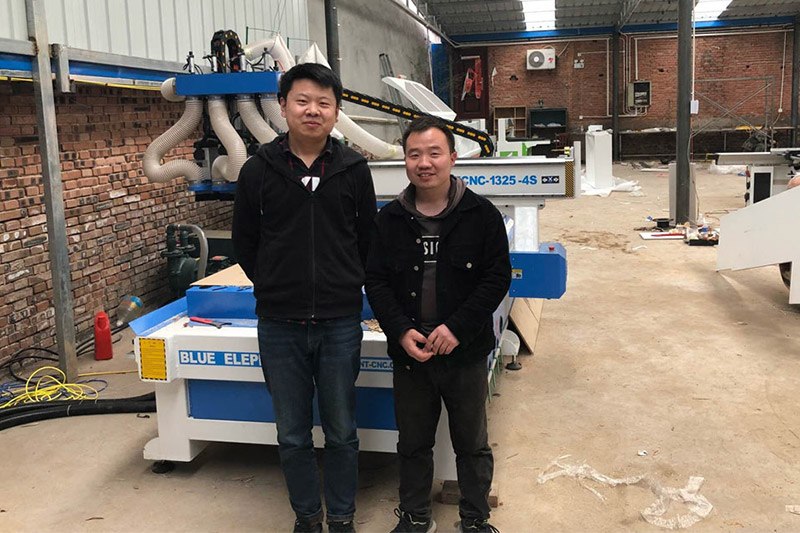 河南客户订购板式家具出产线